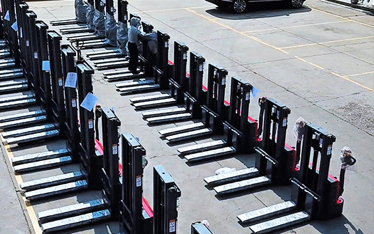 2025年2月28日，金葛完成了向美國的一位新客戶交付一批整柜堆高車，這標(biāo)志著一段前景光明的業(yè)務(wù)關(guān)系的開端