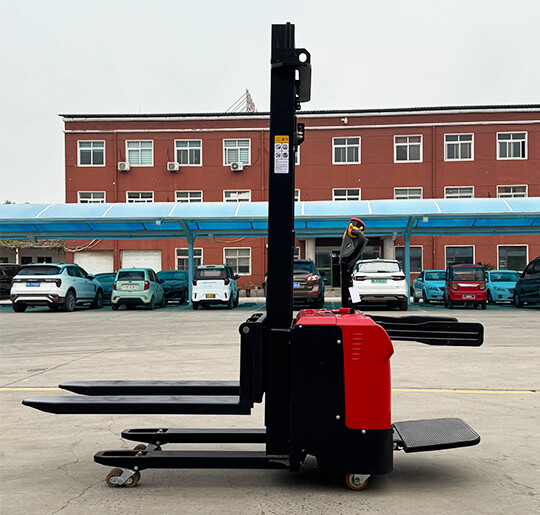 48V-CDD-15S-Double-Lift-1.5-Ton-Stacker03