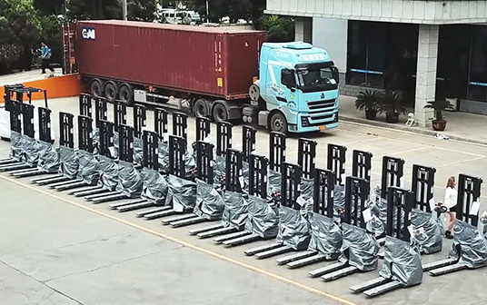 2025年3月6日，金葛完成了向以色列的一位老客戶交付一批整柜堆高車，代表著客戶對我們金葛產(chǎn)品的認(rèn)可